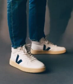 V-15 CWL WHITE COBALT BUTTER SOLE -ChromeFree Sales Store veja aw21 4evue v15 white cobalt butter sole 1