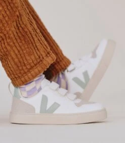 V-10 CWL WHITE MATCHA -ChromeFree Sales Store veja aw22 kids hd 42