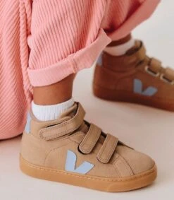 ESPLAR MID SUEDE DUNE STEEL -ChromeFree Sales Store veja aw22 kids hd 47